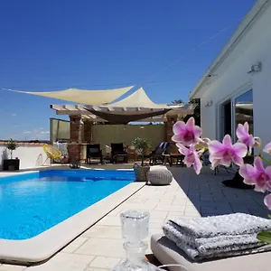 https://casa-emilia.in-istria.net