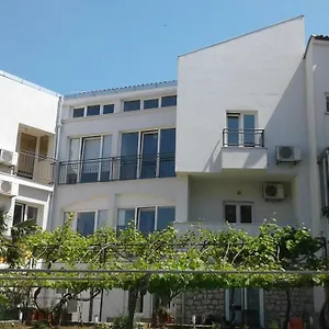 https://apartmani-maric.primorje-gorskikotar.com